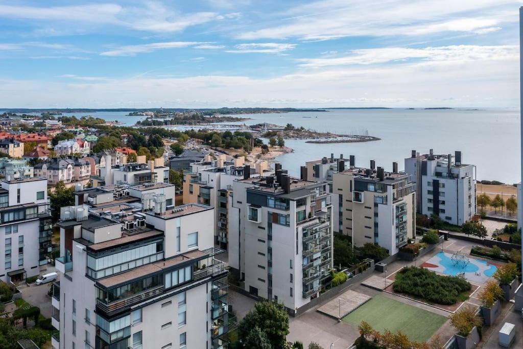 Spacious Home With Four Terrace, Sauna, Sea View เฮลซิงกิ ภายนอก รูปภาพ