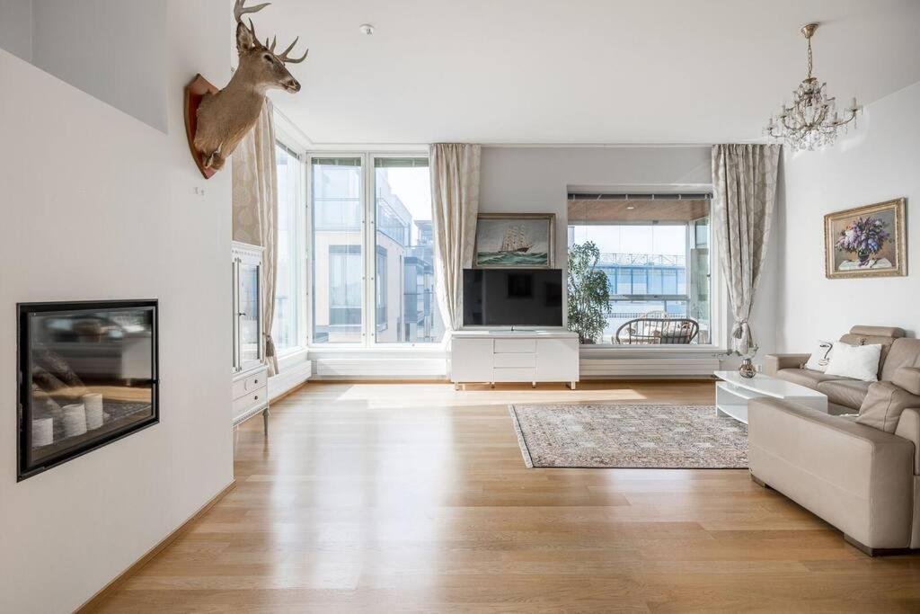 Spacious Home With Four Terrace, Sauna, Sea View เฮลซิงกิ ภายนอก รูปภาพ