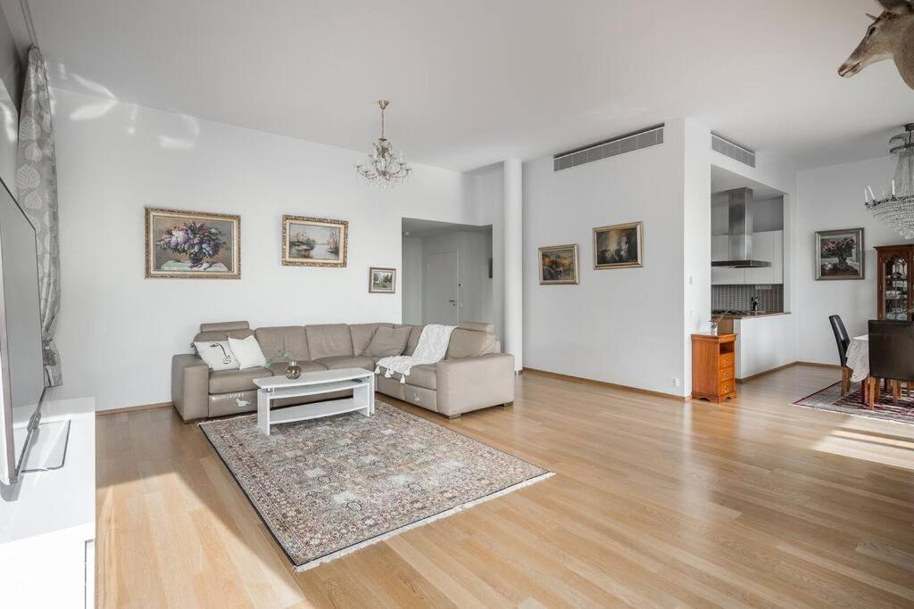 Spacious Home With Four Terrace, Sauna, Sea View เฮลซิงกิ ภายนอก รูปภาพ