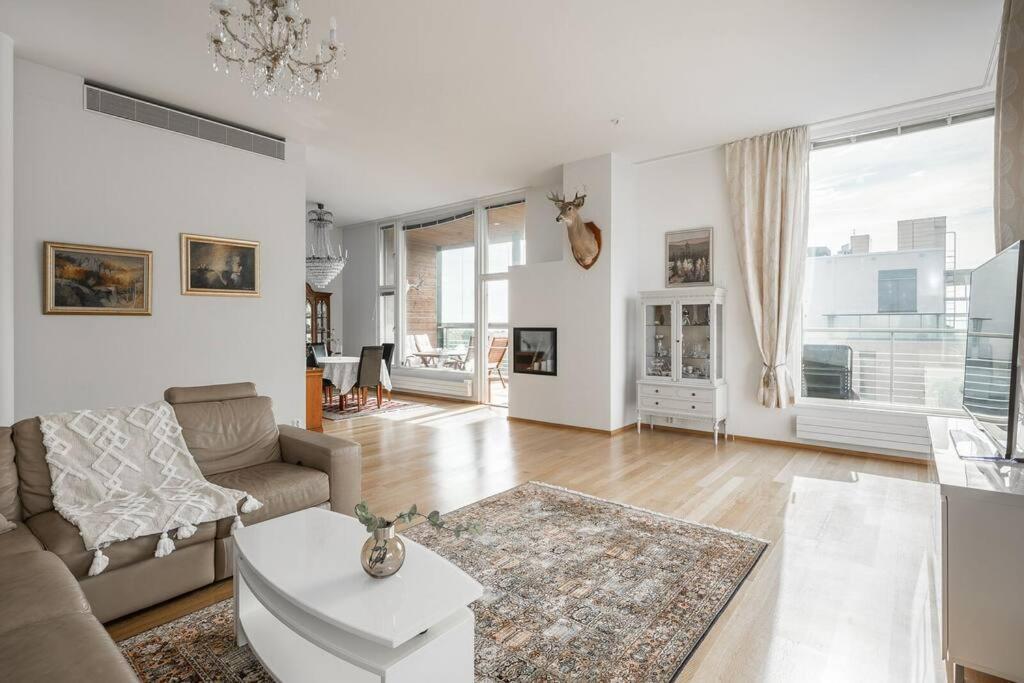 Spacious Home With Four Terrace, Sauna, Sea View เฮลซิงกิ ภายนอก รูปภาพ