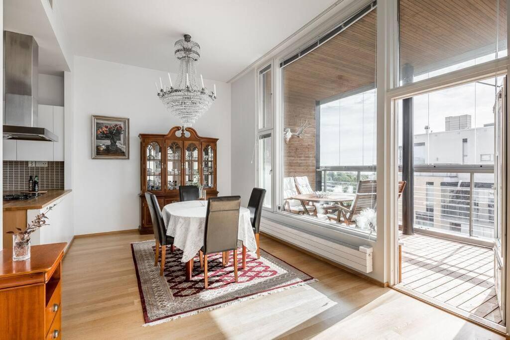 Spacious Home With Four Terrace, Sauna, Sea View เฮลซิงกิ ภายนอก รูปภาพ