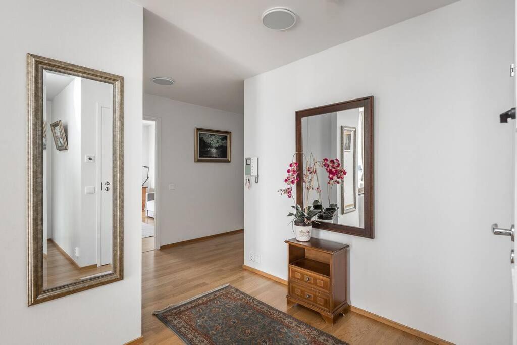 Spacious Home With Four Terrace, Sauna, Sea View เฮลซิงกิ ภายนอก รูปภาพ
