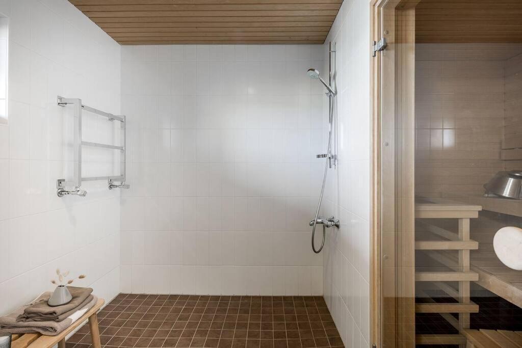Spacious Home With Four Terrace, Sauna, Sea View เฮลซิงกิ ภายนอก รูปภาพ