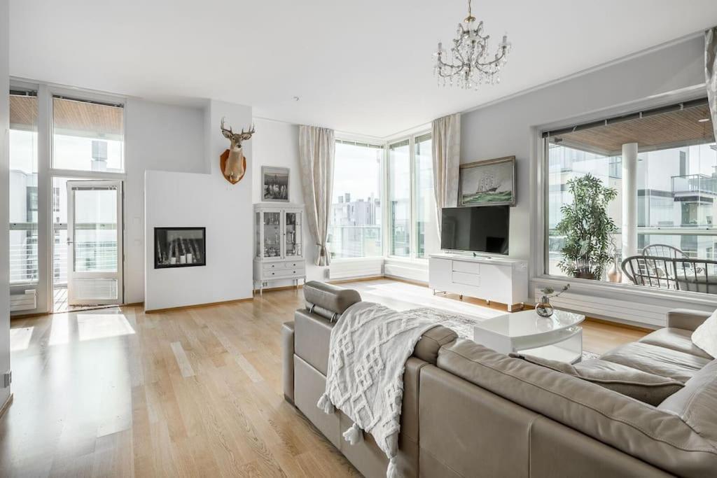 Spacious Home With Four Terrace, Sauna, Sea View เฮลซิงกิ ภายนอก รูปภาพ