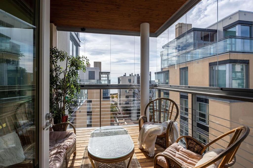 Spacious Home With Four Terrace, Sauna, Sea View เฮลซิงกิ ภายนอก รูปภาพ