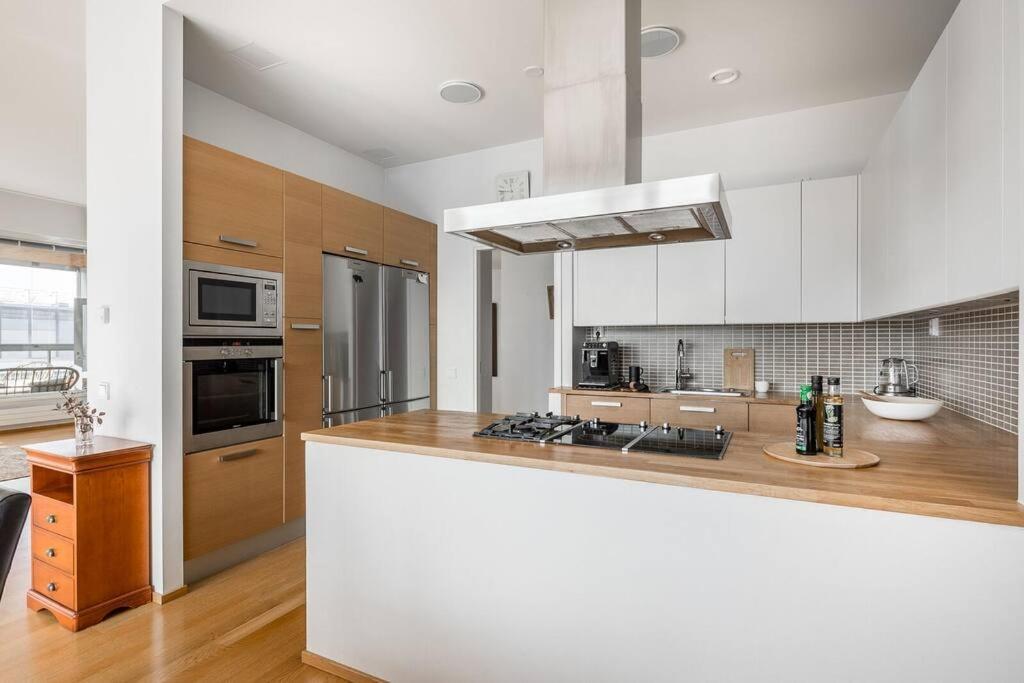 Spacious Home With Four Terrace, Sauna, Sea View เฮลซิงกิ ภายนอก รูปภาพ