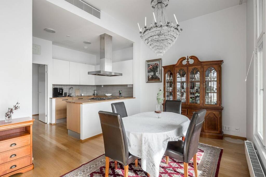 Spacious Home With Four Terrace, Sauna, Sea View เฮลซิงกิ ภายนอก รูปภาพ