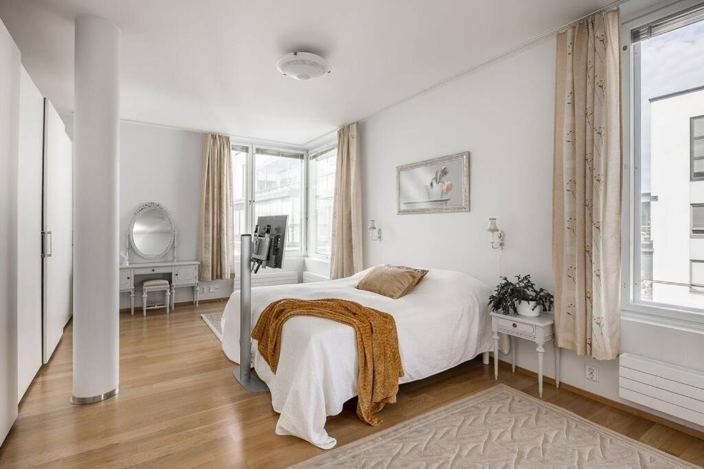 Spacious Home With Four Terrace, Sauna, Sea View เฮลซิงกิ ภายนอก รูปภาพ